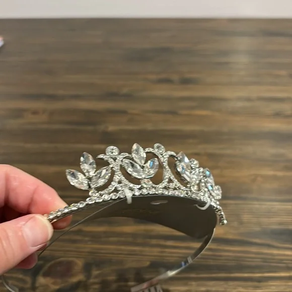 Adrene rhinestone tiara - Picture 3 of 5